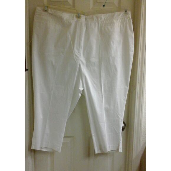 Maggie Barnes Pants, women's plus size 32W capris 22" long white capri, NWT - Picture 1 of 3